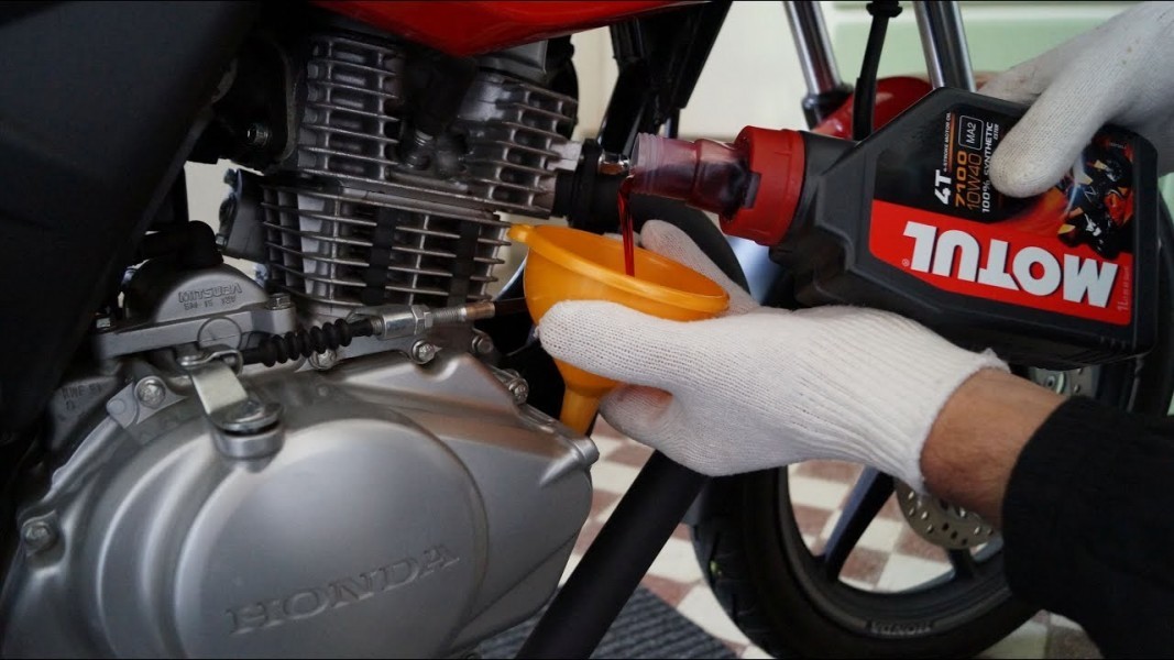 Vidange moto: quelle fréquence entretien moto ?